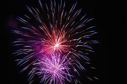 Fuochi d'artificio in Corso Italia per festeggiare il compleanno della madre: denunciato