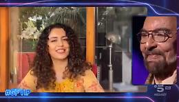 Kabir Bedi si commuove al Gf Vip per il messaggio della giovane moglie Parveen Dusanji: video