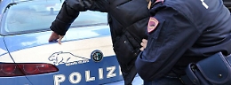 Semina il terrore con un coltello in mano in pieno centro storico: bloccato dalla Polizia