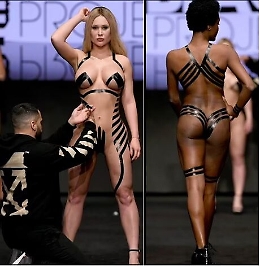 Le modelle "vestite" solo con del nastro adesivo nero