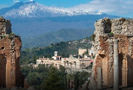 La serie "The White Lotus" a Taormina, in arrivo il cast