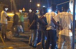 Niente più vigilanza su centri migranti in sorveglianza Covid: è fuga