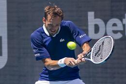 Atp Miami: Medvedev a ottavi senza fatica, Bronzetti eliminata