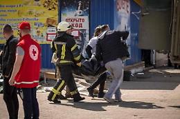 Missili di precisione per strage alla stazione di Kramatorsk: tra i morti anche 10 bambini