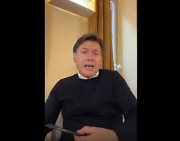 Conte alza i toni: &laquo;Mi meraviglia che Draghi non riferisca in parlamento prima di viaggio a Washington&raquo;