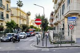 Altra donna colpita da liquido urticante nel Napoletano