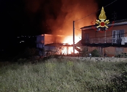 Esplosione a Sortino, la vittima è un operaio stagionale. Ferita la sorella