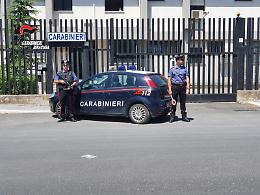 Lentini, sfonda una vetrata per rubare e si ferisce gravemente:
 arrestato 34enne