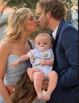 Mega festa ad Agrigento per il battesimo di Gabriele Ciavarro: la mamma Clizia con l'abito da favola