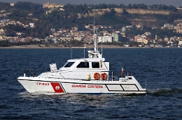 Due barche alla deriva, in una c'è un biglietto di addio