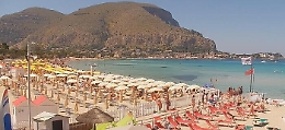 Motoscafo sperona una canoa al largo di Mondello. Presidente club: «Evitata una tragedia»