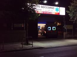 Paziente morto al Civico, i parenti se la prendono con i sanitari: «Dovete morire anche voi»