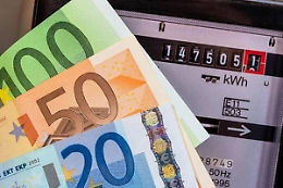 Caro bollette, un'altra stangata per le famiglie: per la luce previsti aumenti del 59%