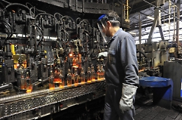 Istat: l'export accelera e traina l'industria: fatturato a luglio in crescita