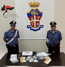 Droga nascosta dentro il forno a microonde: arrestato spacciatore 31enne