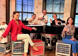 "Oggi è un altro giorno", Memo Remigi allunga una mano "molesta": cacciato (VIDEO)