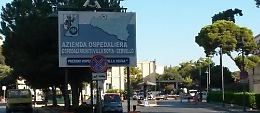 Portano il figlio di un anno al pronto soccorso ma il bimbo arriva morto