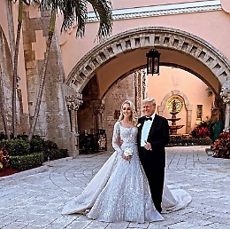 Trump porta all'altare la figlia Tiffany: un matrimonio da un milione di dollari