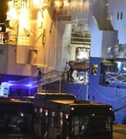 Altri 209 migranti a Catania: sono arrivati con un rimorchiatore