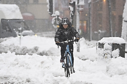 Svezia: disagi per la neve, 'se potete lavorate da casa'