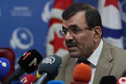 Tunisia: mandato di arresto per l'ex premier Laarayedh