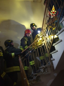 Adrano, palazzina crolla parzialmente dopo l'esplosione di una bombola: c'è un ferito grave (LE FOTO)