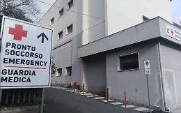 Militello, si presenta di notte al pronto soccorso e aggredisce un medico e un'infermiera