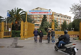 «Ti do fuoco con la benzina», minacce al medico dopo la morte della madre