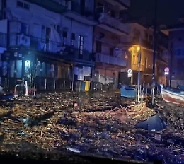 Maltempo, ad Aci Trezza la violenza della mareggiata lascia il segno