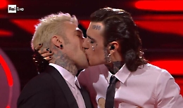 Sanremo, Rosa Chemical sul bacio a Fedez: «Niente di preparato. Messaggio di libertà»