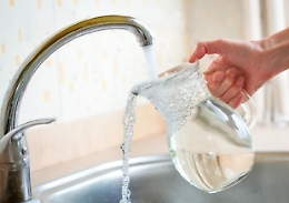 Dalla lavastoviglie alla cottura: le buone pratiche in cucina per evitare gli sprechi