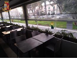 Catania, carenze igienico sanitarie, lavoratori in nero e dehor illegale: raffica di sanzioni per un ristorante alla Stazione