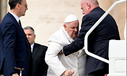 Il Papa dopo il ricovero d'urgenza: notte tranquilla al Gemelli, staff medico ottimista
