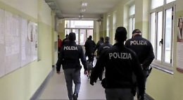Piazza Armerina, a scuola c'è un incontro sulla legalizzazione della cannabis e irrompe la polizia: è polemica