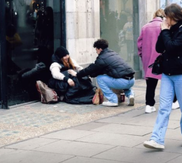 L'influencer catanese Yuri Pennisi a Londra: «Un aiuto a chi è meno fortunato di me»