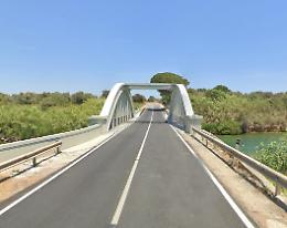 Si tuffa in acqua per salvare due ragazzini ma lui non torna a riva: ad Avola ora si teme il peggio