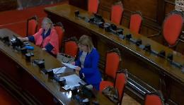L'assessore regionale al turismo Elvira Amata "inciampa" sull'inglese all'Ars: «Farò qualche lezione»