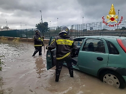 Maltempo, strade allagate e infiltrazioni d'acqua