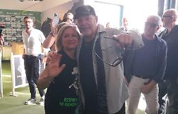 Vasco Rossi alla prof dell'Eschilo di Gela che aveva tradotto in latino "Albachiara": «Mi avete emozionato»