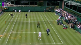 Gli ambientalisti interrompono un match di tennis al torneo di Wimbledon