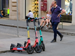 Dal Cdm ok a norme su Rc auto e all'obbligo a monopattini