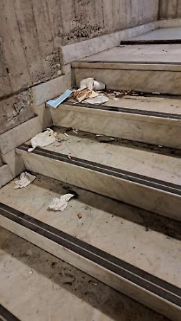 Catania: ospedale Garibaldi Nesima "Che sudiciume!"