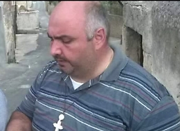 La versione di don Vincenzo: &laquo;Chiedere un'offerta per i funerali? E' abitudine&raquo;