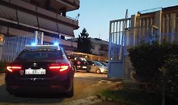 Madre di 27 anni arrestata per duplice infanticidio: due bimbi uccisi nel sonno