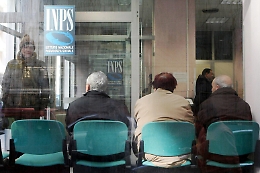 Manovra, pensione decurtata per 700 mila dipendenti pubblici