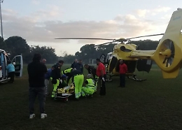 Tragedia nel Catanese: muore travolta da un'auto mentre spazza la cenere dell'Etna