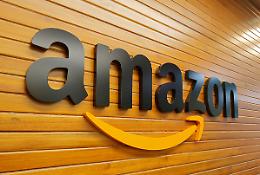 Amazon, da oggi pronta a licenziare 30.000 dipendenti: effetto dell'IA?