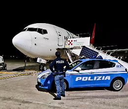 Catania, voleva salire in aereo con un tirapugni: denunciato dalla Polizia di Frontiera