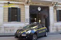 Anziché pagare i dipendenti svuotava le casse dell'impresa quasi fallita: sei indagati ad Augusta