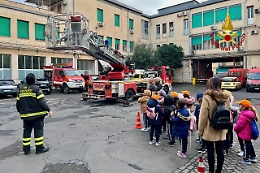 «Da grande voglio fare il pompiere», gli alunni della II A del Da Vinci di Misterbianco in visita al Comando dei vigili del fuoco di Catania